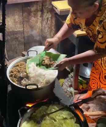 Warung Dewina: R